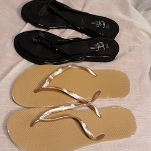 Black & tan painted flip flops